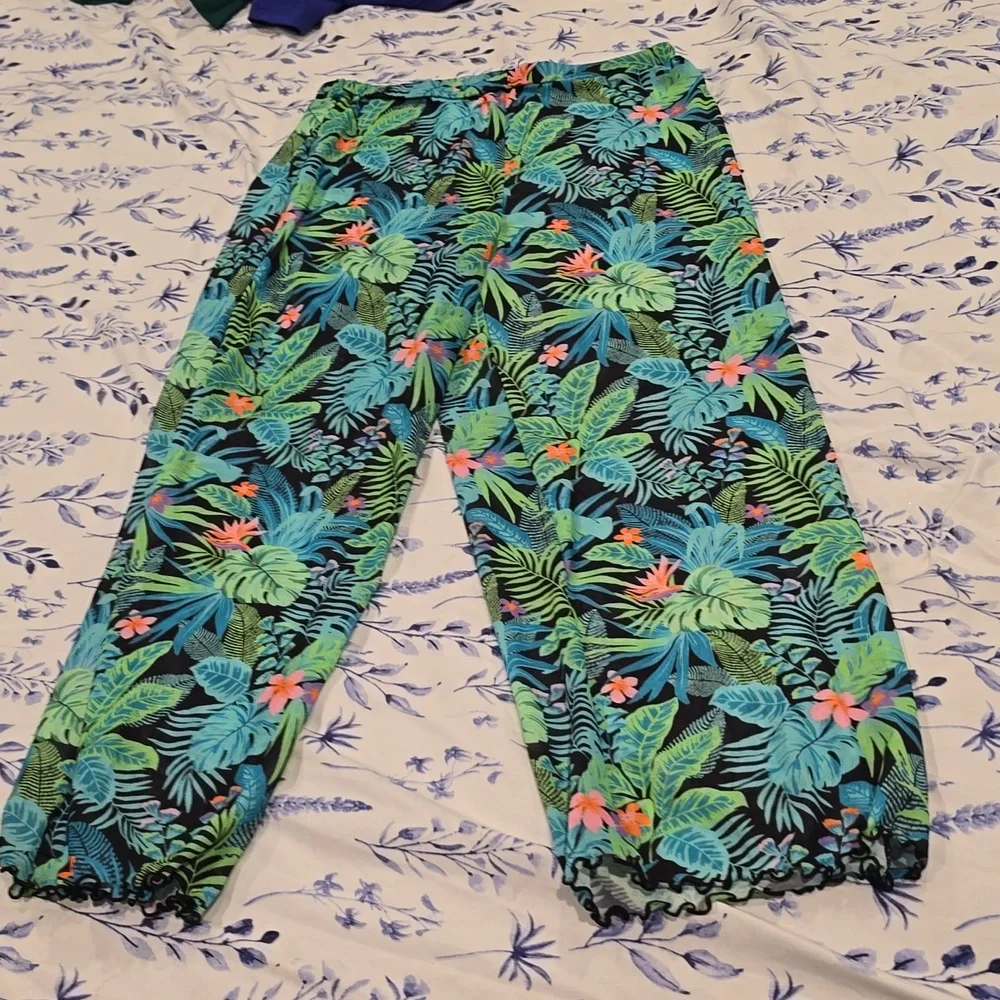 ❤️10/$40 New art class beach pants